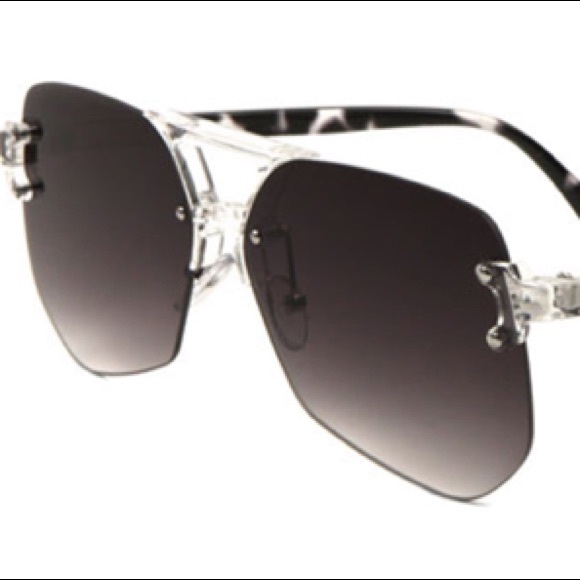 Charcoal ombré Aviator style sunglasses, mutiple colors available. SO CUTE! - Picture 3 of 14